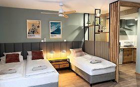 Green Studio With Balcony - Free Parking